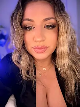 miamellycious stripchat live cam model