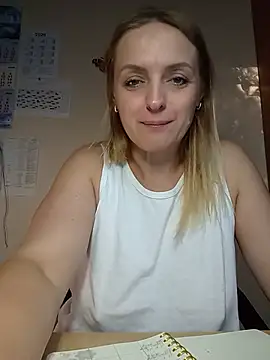 Ami_Foxy stripchat live cam model
