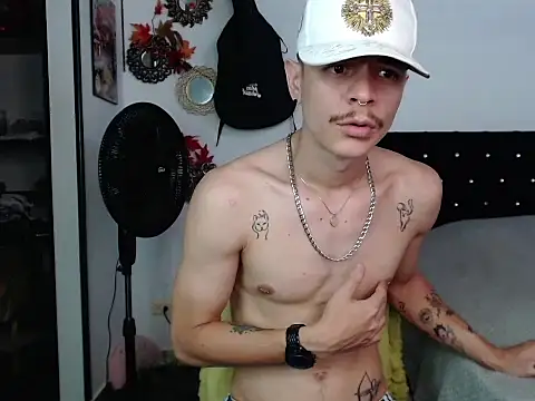 PaleVibes stripchat live cam model