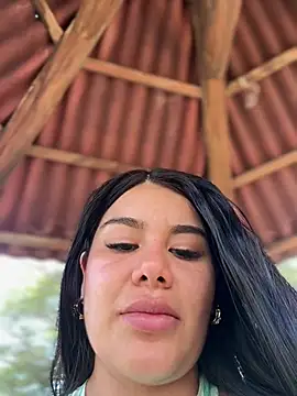 Issane_Peru stripchat live cam model
