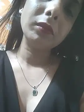 Milkeymommy stripchat live cam model