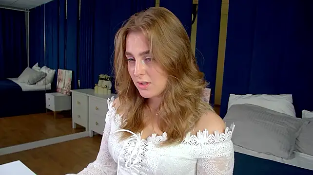 EllaBells stripchat live cam model
