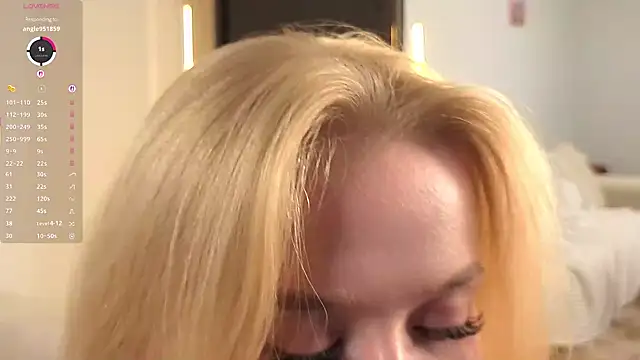 Emma_Frosty stripchat live cam model