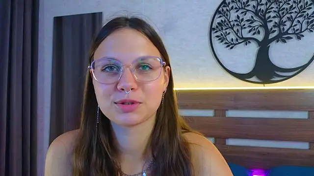 MayaPowell stripchat live cam model