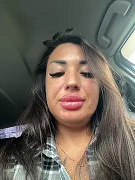RuslanaXX stripchat live cam model
