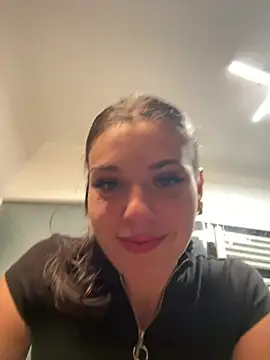 RedAssHottie stripchat live cam model