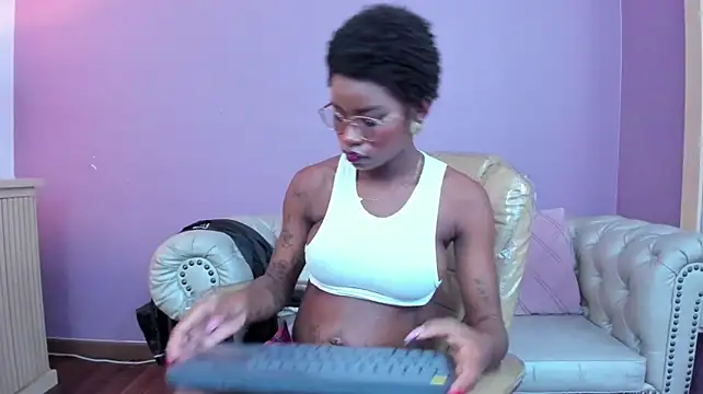 amber-hill stripchat live cam model