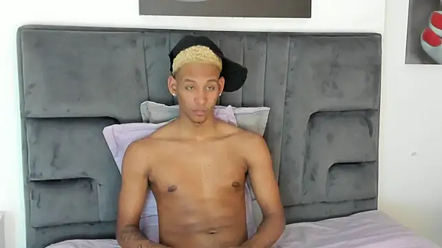 Ted_Ruskin stripchat live cam model