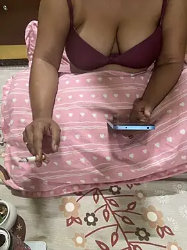 sissarahotty stripchat live cam model