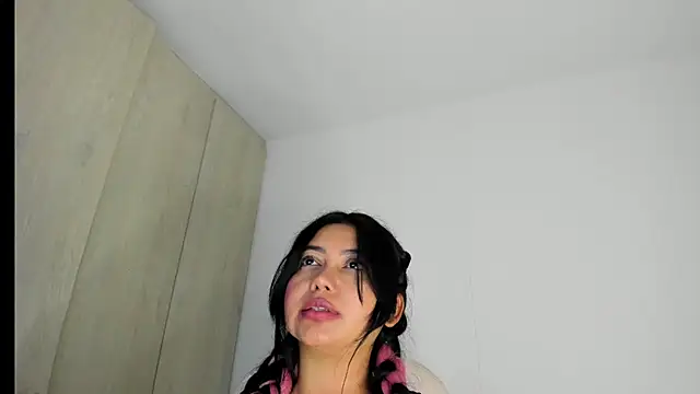 Maria-Paz stripchat live cam model