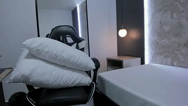candyy_red_ stripchat live cam model
