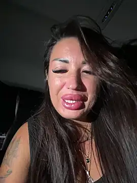 RuslanaXX stripchat live cam model