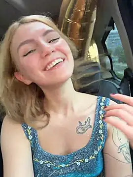 -stray-cat- stripchat live cam model