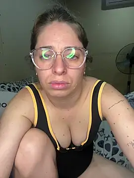 soyanahii stripchat live cam model