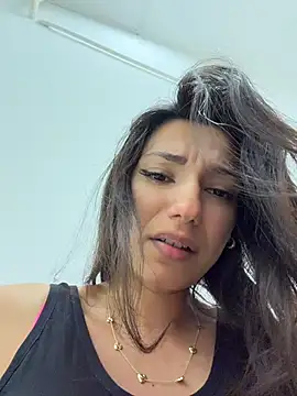 -_MiaQueen_- stripchat live cam model