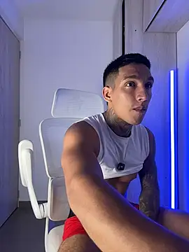 sendfer stripchat live cam model