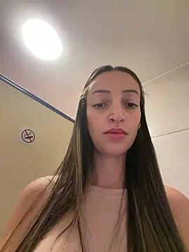 BelleLouiseVp stripchat live cam model