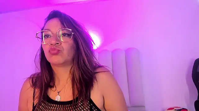 KENDRABLAKE stripchat live cam model