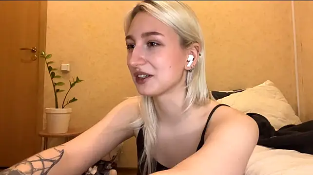 LishaNuding stripchat live cam model