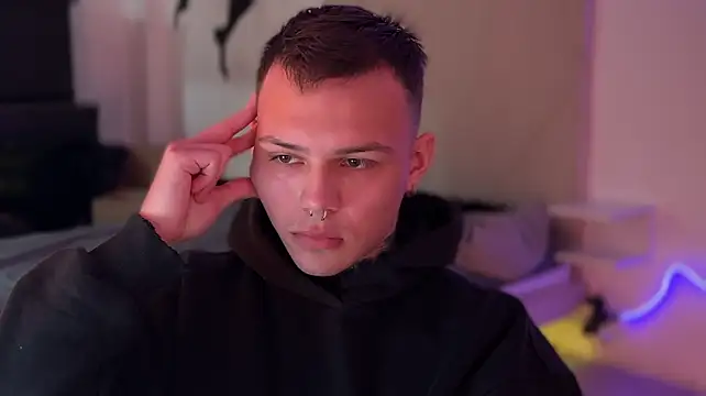 EliVoss stripchat live cam model