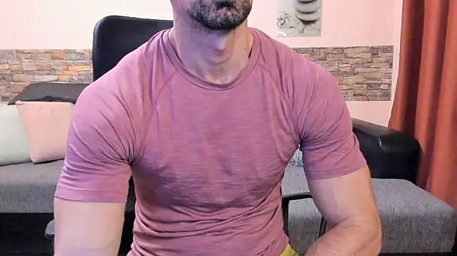 HotHunkTrainer stripchat live cam model