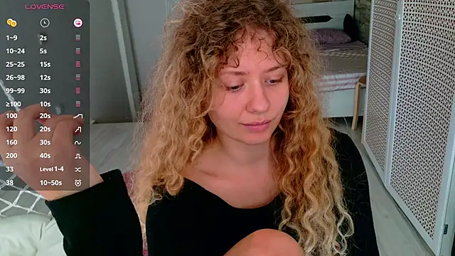 Milounee stripchat live cam model
