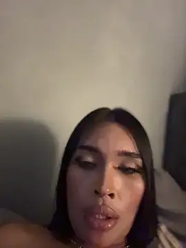 PrettyYoungHugeCockTS stripchat live cam model