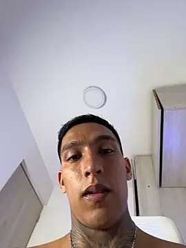 sendfer stripchat live cam model