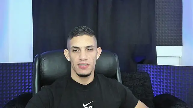 jhonnysnow17 stripchat live cam model