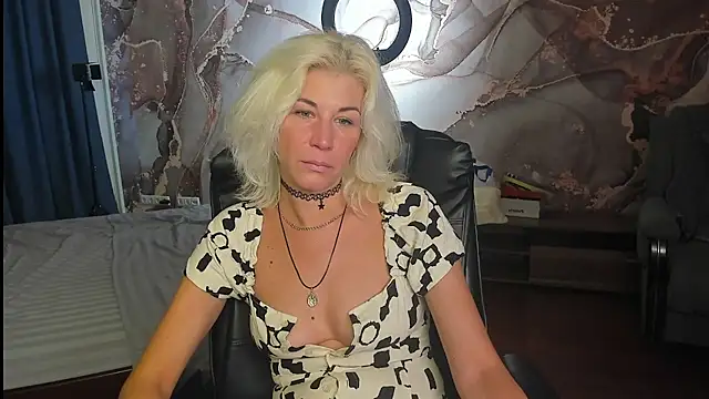 Emilia_Wilss stripchat live cam model