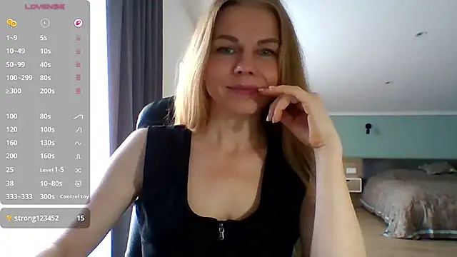 TinaDiamond stripchat live cam model