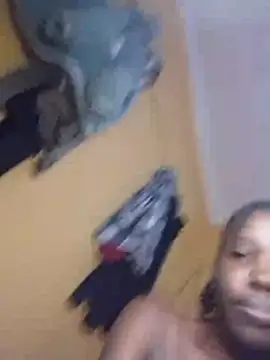 Neose-p stripchat live cam model