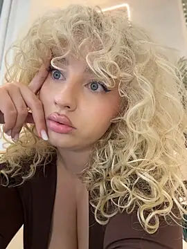 CurlyDaisy stripchat live cam model