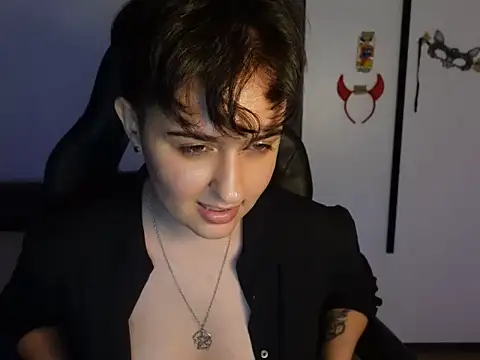 SageLux stripchat live cam model