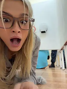 Nicoleevien stripchat live cam model