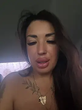 RuslanaXX stripchat live cam model