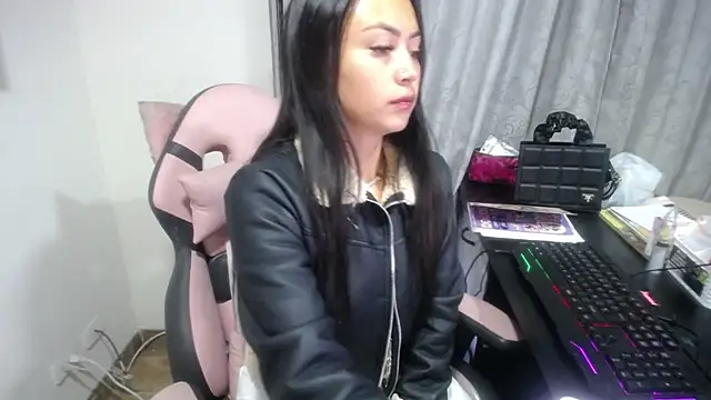 holly_rosee stripchat live cam model