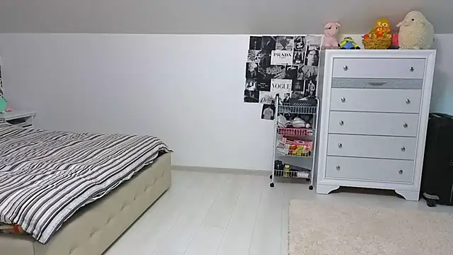 maggiemilff stripchat live cam model