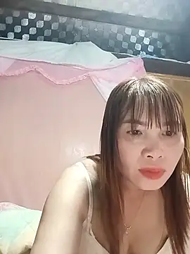 Reeoo-93 stripchat live cam model