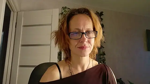 LioraWeiss stripchat live cam model