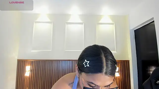 YARA_SHINE2 stripchat live cam model