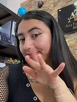_Sarah-Office1 stripchat live cam model