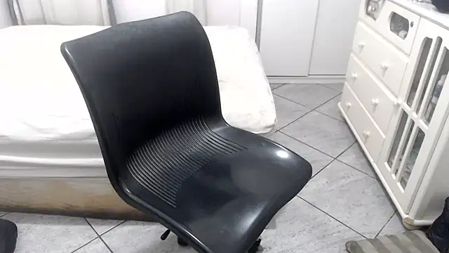MysterBearMG stripchat live cam model